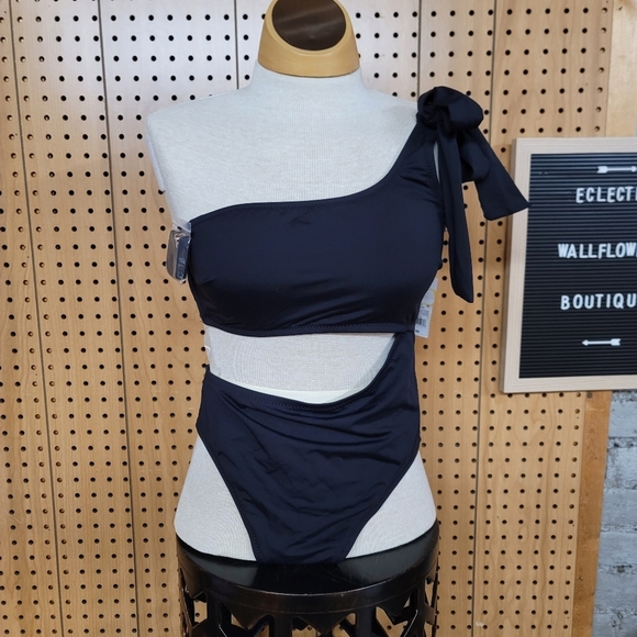Shade & Shore Other - Shade and shore black one piece swim suit NWT